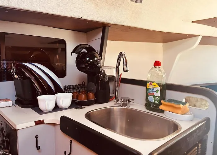 Botel Deolinda Charming Boat At Oriente Marina Lissabon