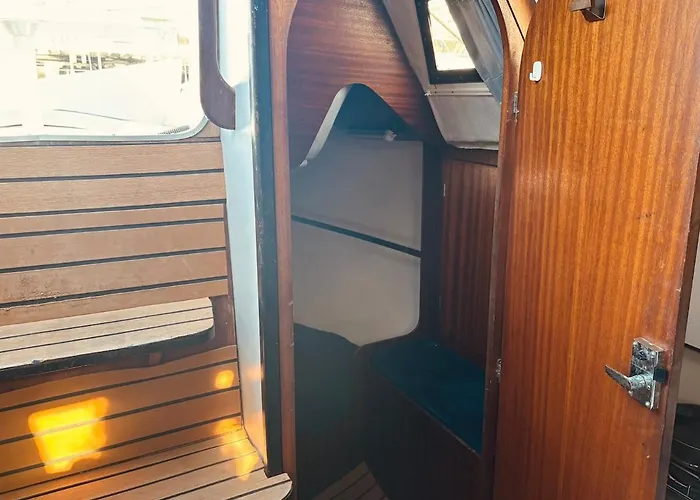 Deolinda Charming Boat At Oriente Marina