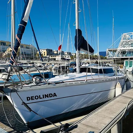 Deolinda Charming Boat At Oriente Marina Botel