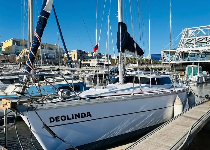 Deolinda Charming Boat At Oriente Marina Botel
