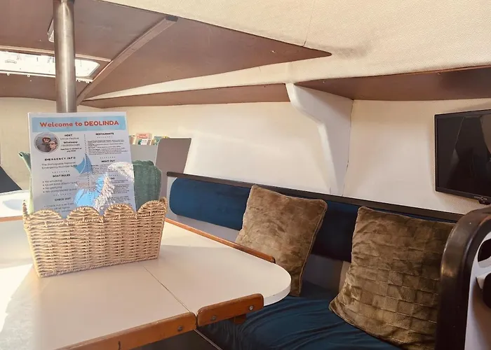 Deolinda Charming Boat At Oriente Marina