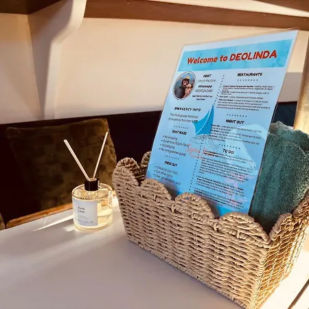 Deolinda Charming Boat At Oriente Marina Πλωτό κατάλυμα