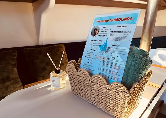 Deolinda Charming Boat At Oriente Marina Πλωτό κατάλυμα