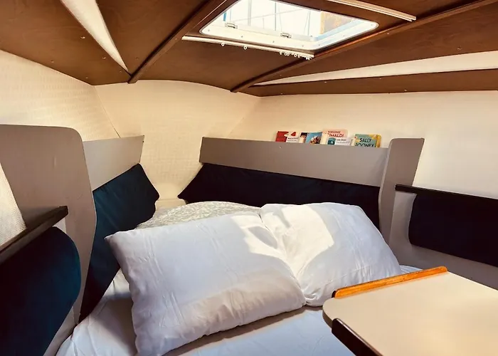 Deolinda Charming Boat At Oriente Marina