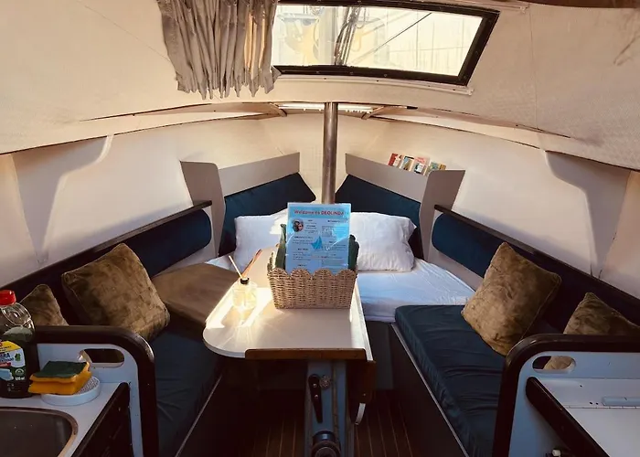 船上ホテル Deolinda Charming Boat At Oriente Marina *