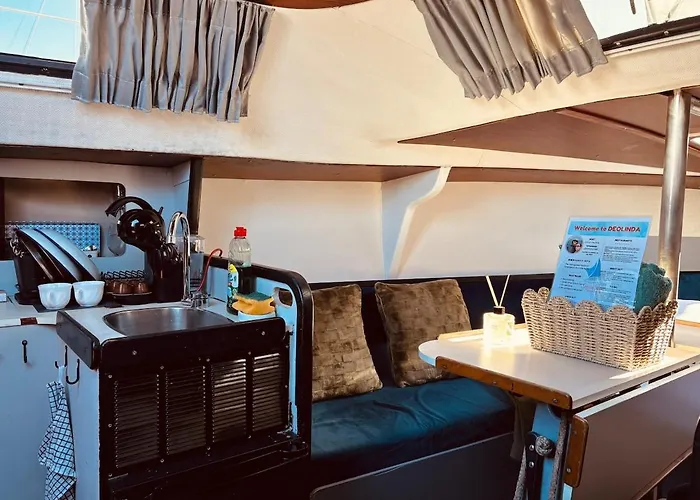 船上ホテル Deolinda Charming Boat At Oriente Marina リスボン